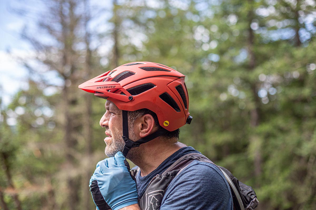 Mountain bike helmet (profile of Specialized Ambush visor)