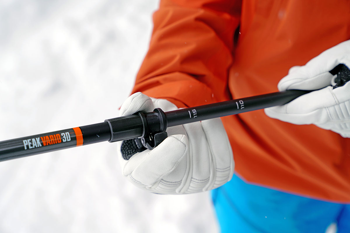 Ski pole (adjusting a telescoping pole)