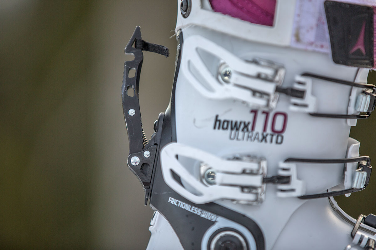 Women's ski boot (walk lever closeup)
