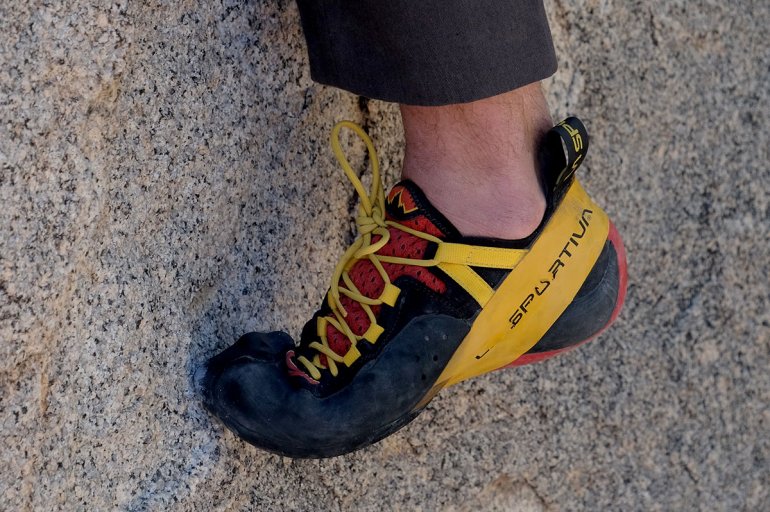 La%20Sportiva%20Genius%20climbing_2.jpg