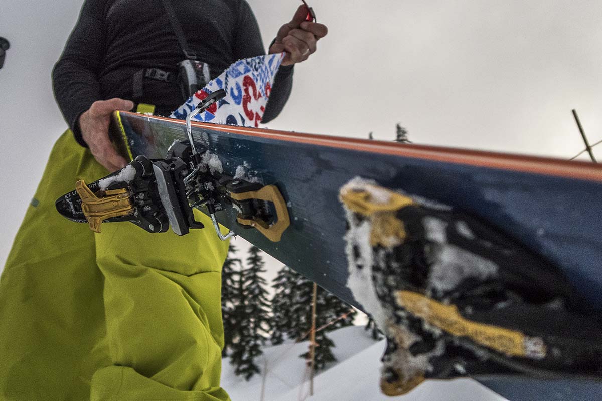 Ski binding (Marker Kingpin removing skins)