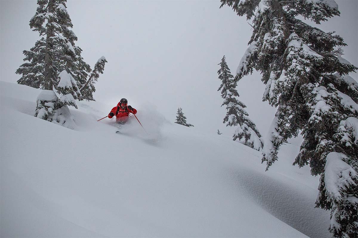 Tech binding (Salomon MTN skiing down)