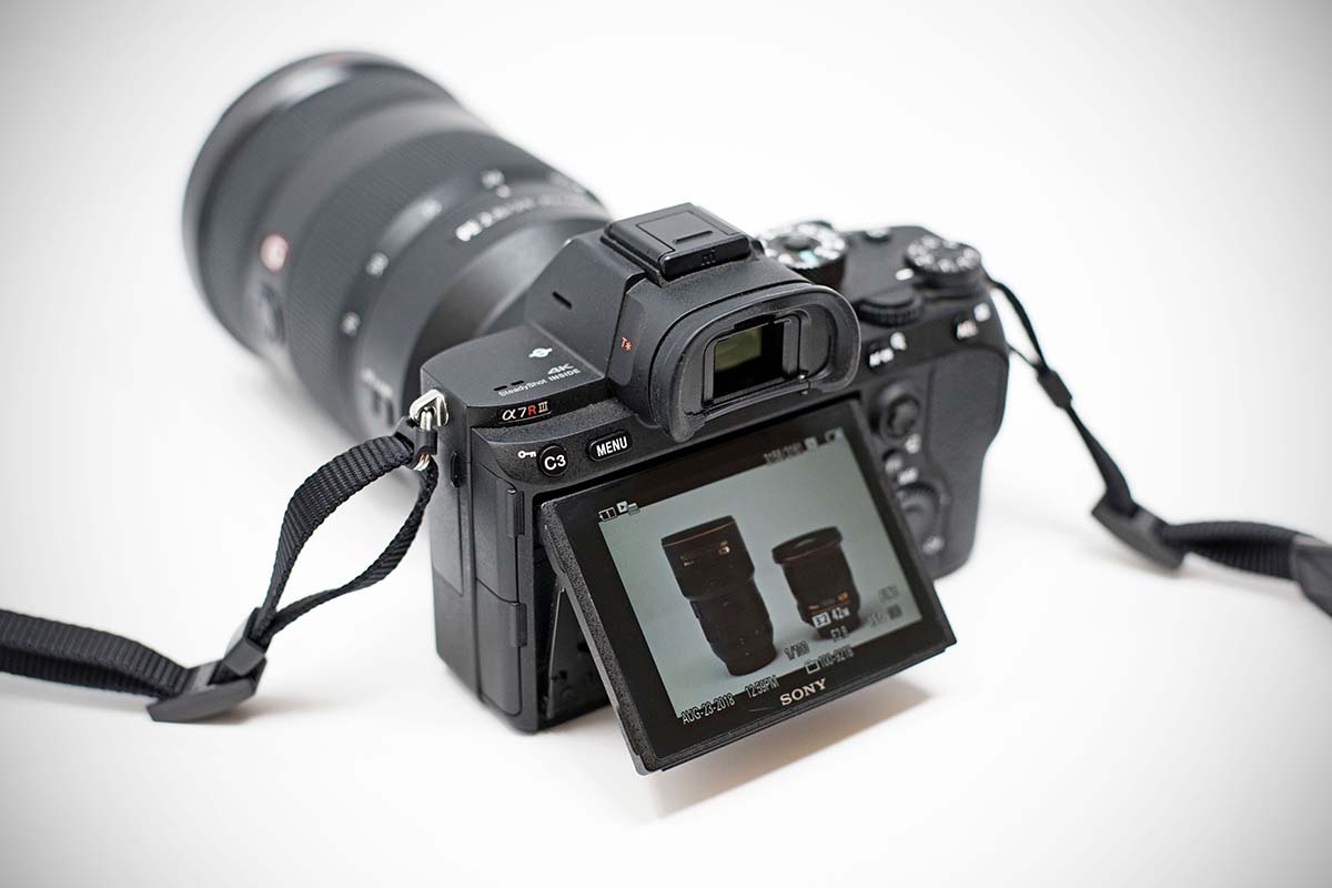 Sony a7R III (rear LCD)