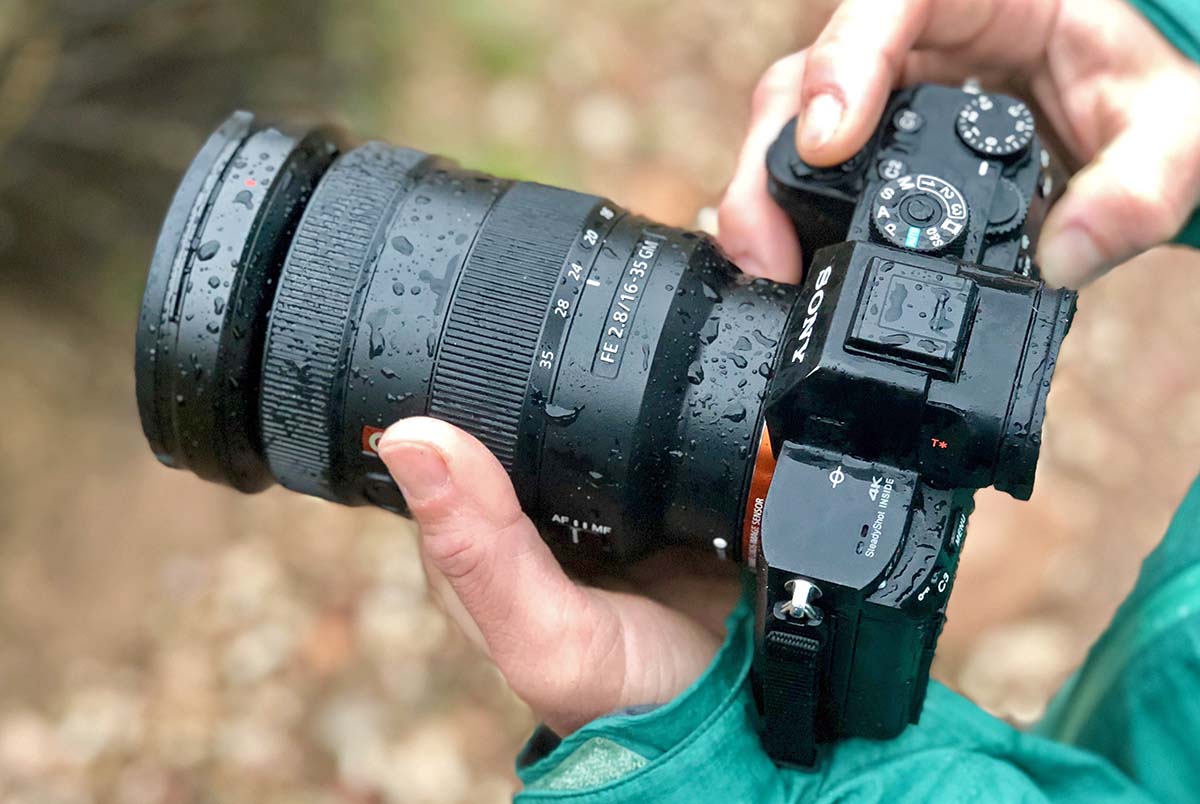 Weather-sealed mirrorless camera