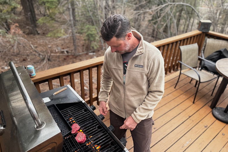 Columbia Memorial Day Sale (grilling steaks in Steens Mountain fleece)