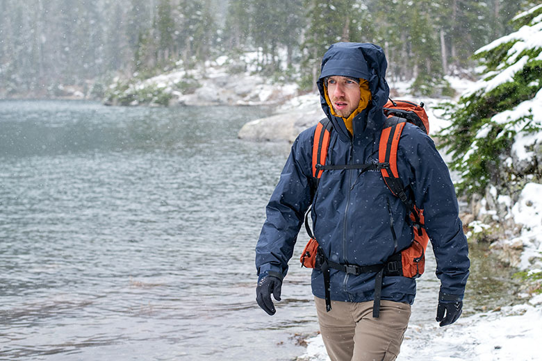 Hiking in the snow (Arc'teryx Beta AR hardshell jacket)