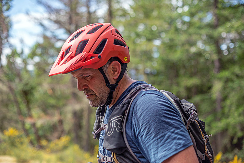 Specialized Ambush with ANGi mountain bike helmet (view from side)
