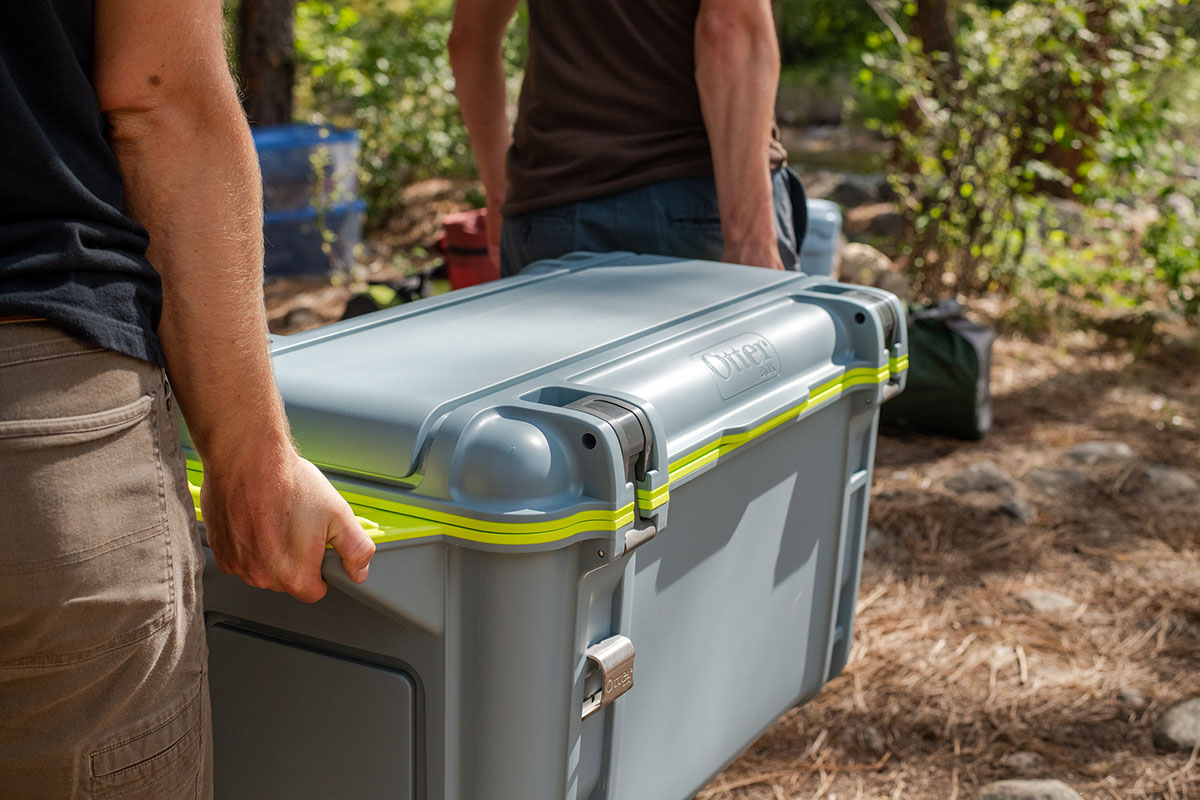Coolers (carrying cooler)