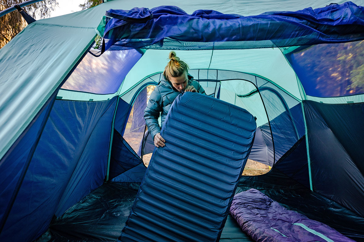 Camping mat (inflating Therm-a-Rest MondoKing 3D)