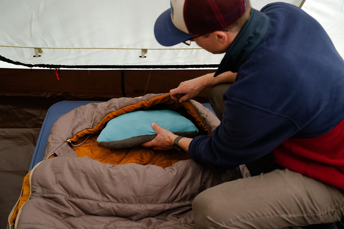 Camping sleeping bag (putting pillow in hood of REI Siesta)