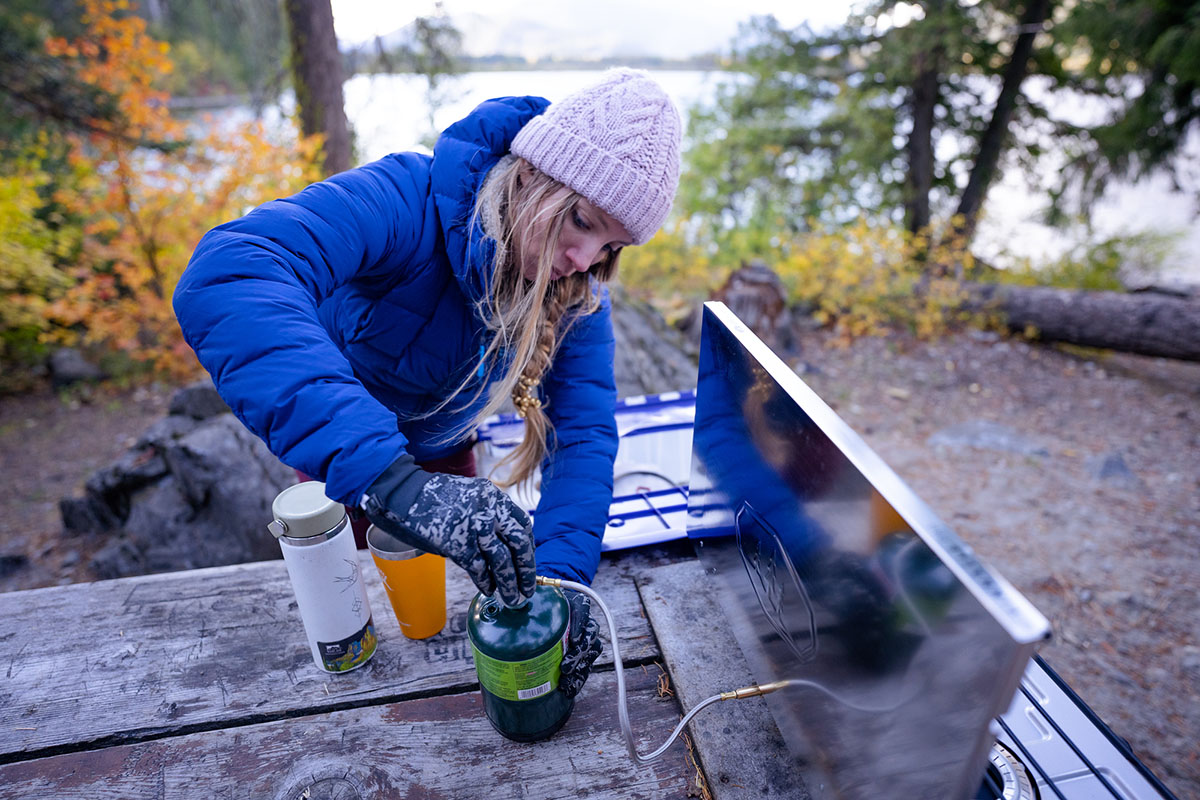 Camping stove (hooking up stove to fuel canister)