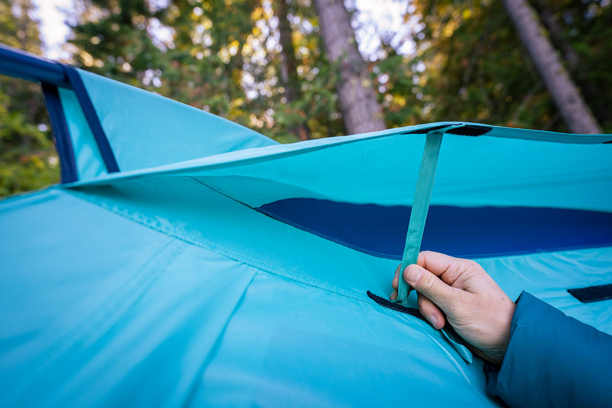 Camping tent (The North Face Wawona deployable vent)
