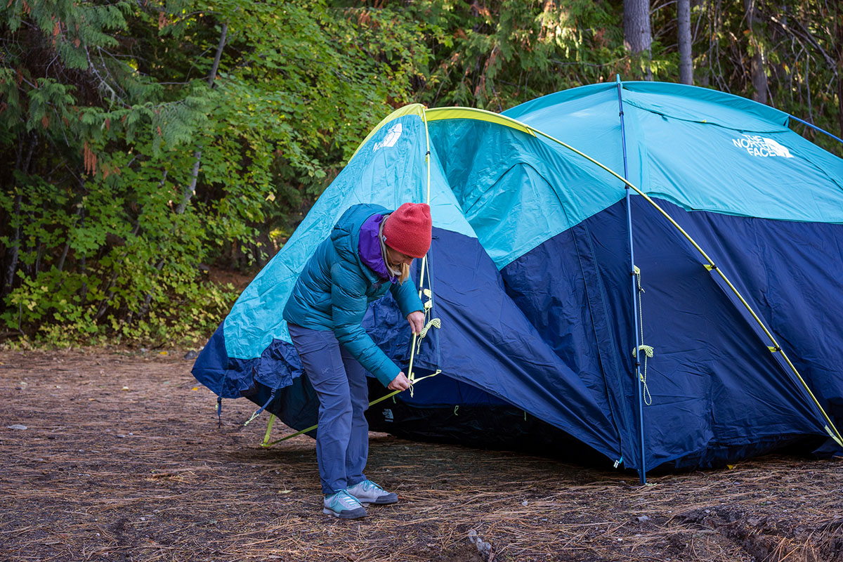 Camping tent (setting up The North Face Wawona 6)