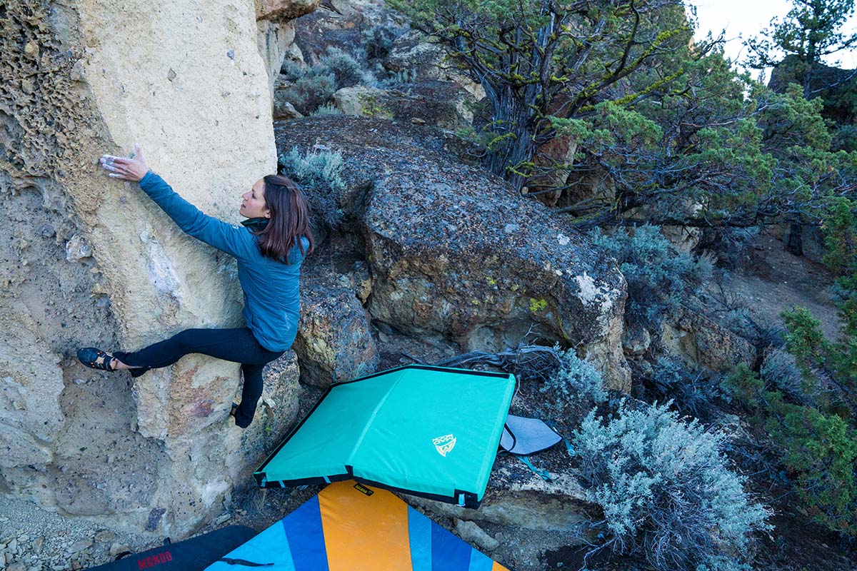 crash pads (bouldering)