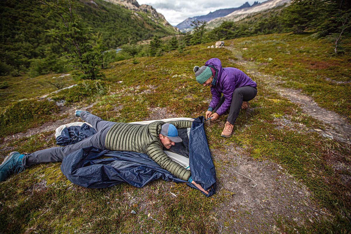 Budget backpacking tent (setting up REI Trailmade 2)