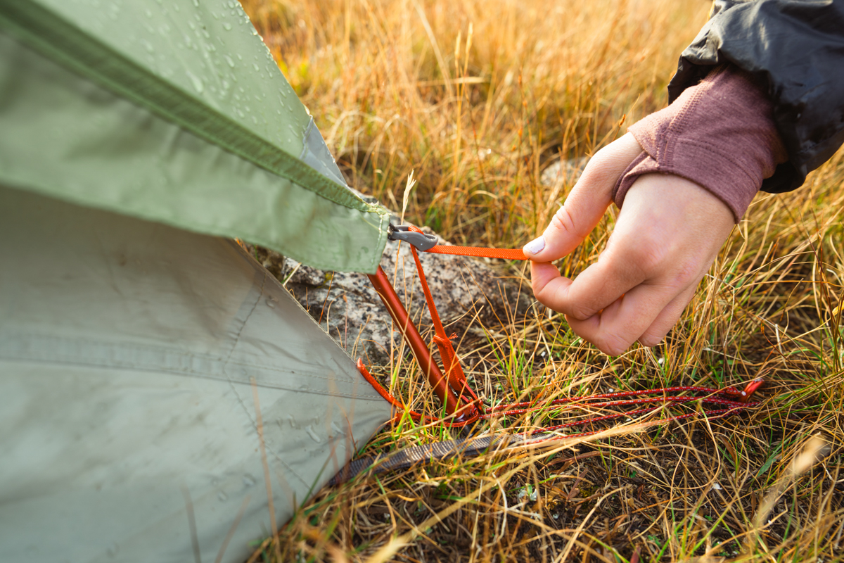 Budget backpacking tent (tighening down rainfly on MSR Elixir)