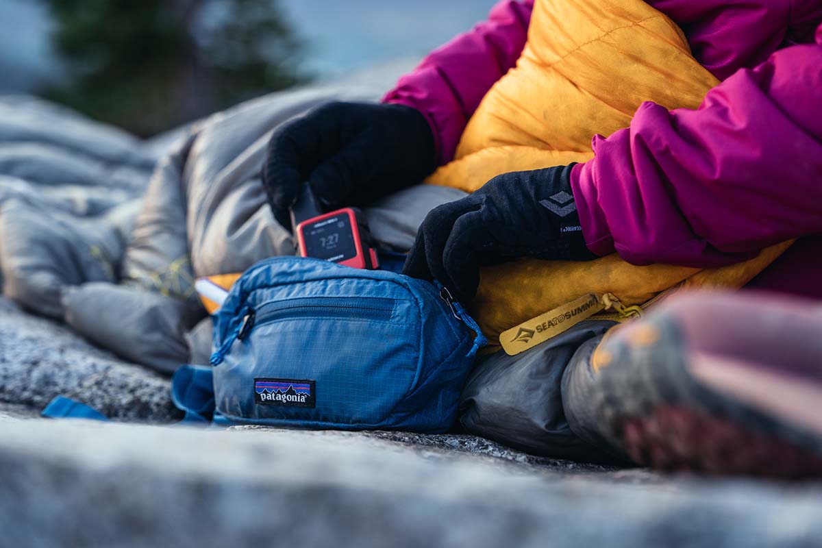 Pulling Garmin inReach Mini 2 out of fanny pack