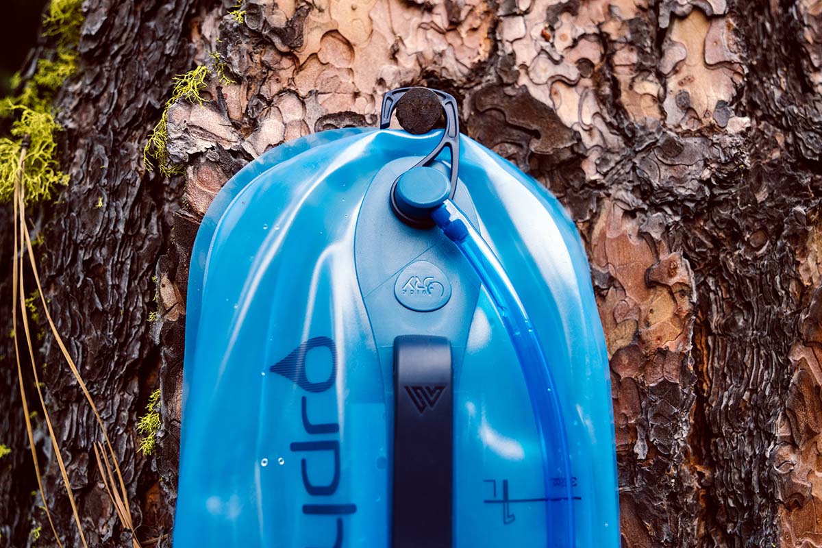 Built-in hanger for drying on Osprey 3D Hydro hydration bladder