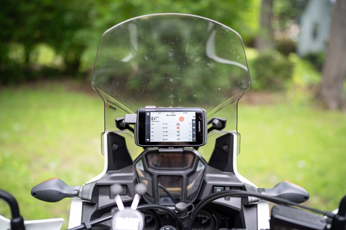 Using the Garmin Montana 700i to check the local weather