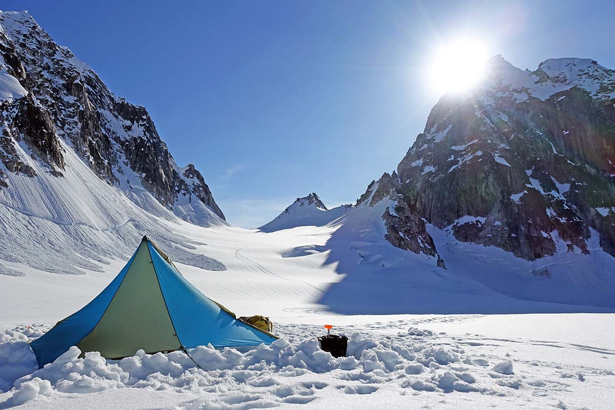 Mountaineering tent (Black Diamond Megalight shelter in Alaska)