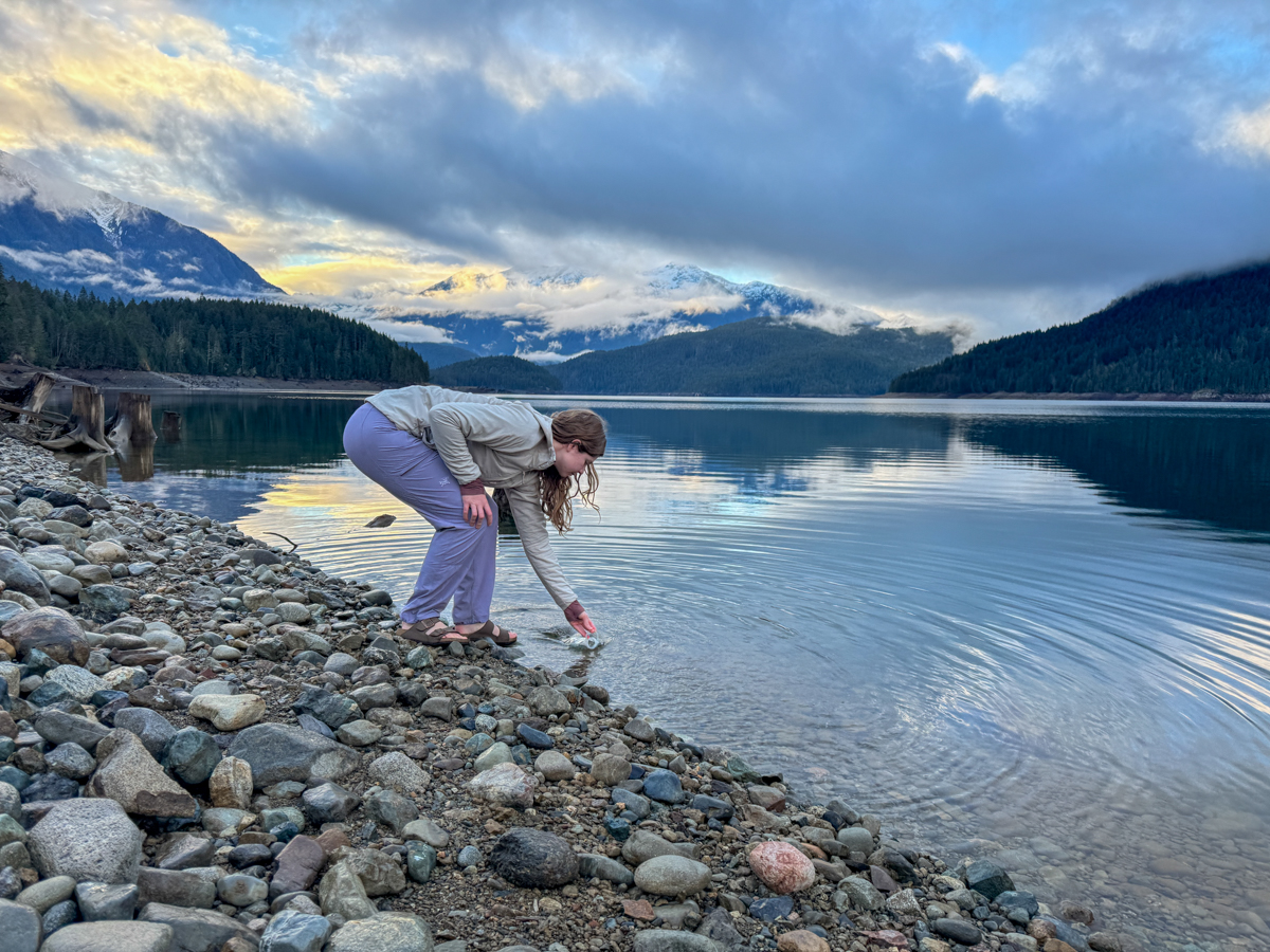 Backpacking water filter (filling up the Platypus Quickdraw reservoir)