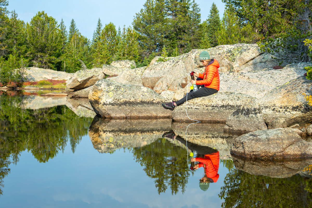 Backpacking water filter (filtering with the MSR Miniworks)