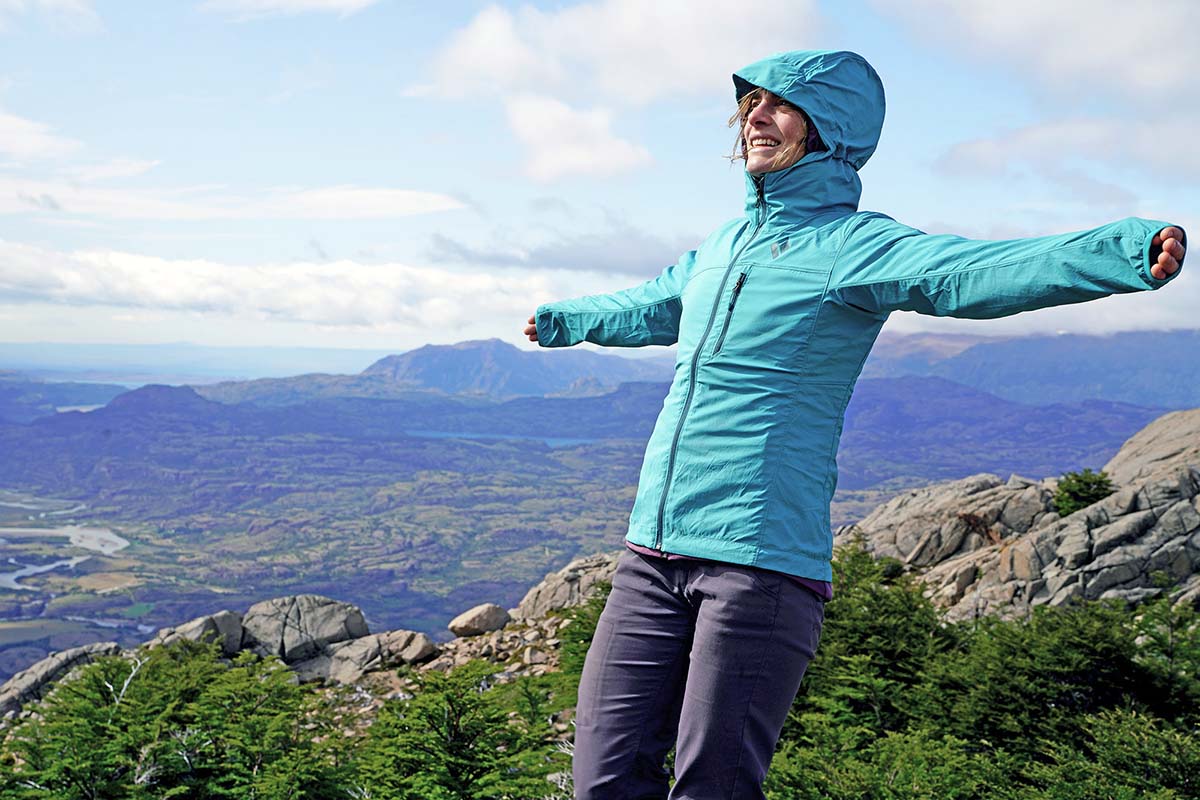 Windbreaker jacket (Black Diamond Alpine Start Hoody in wind)