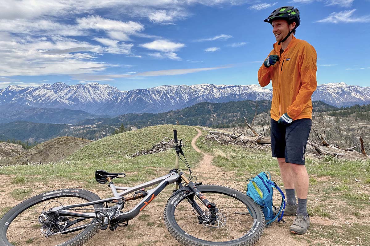 Windbreaker jacket (zipping up Patagonia Houdini while mountain biking)