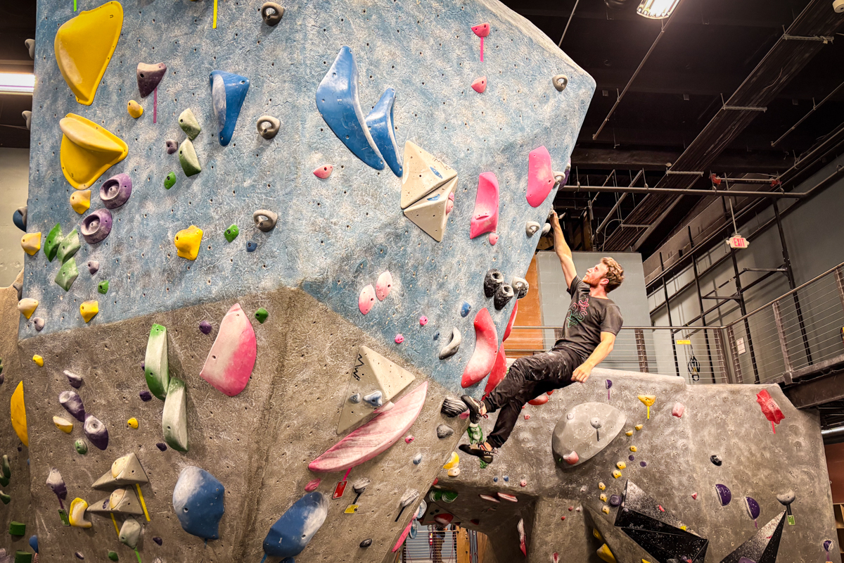 Men's Climbing Pants (bouldering in a gym with a pair of Mammut climbing pants)