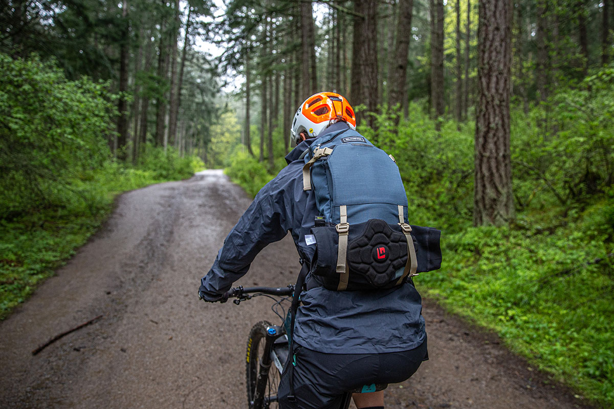 Mountain bike backpack (riding with the Dakine Drafter)