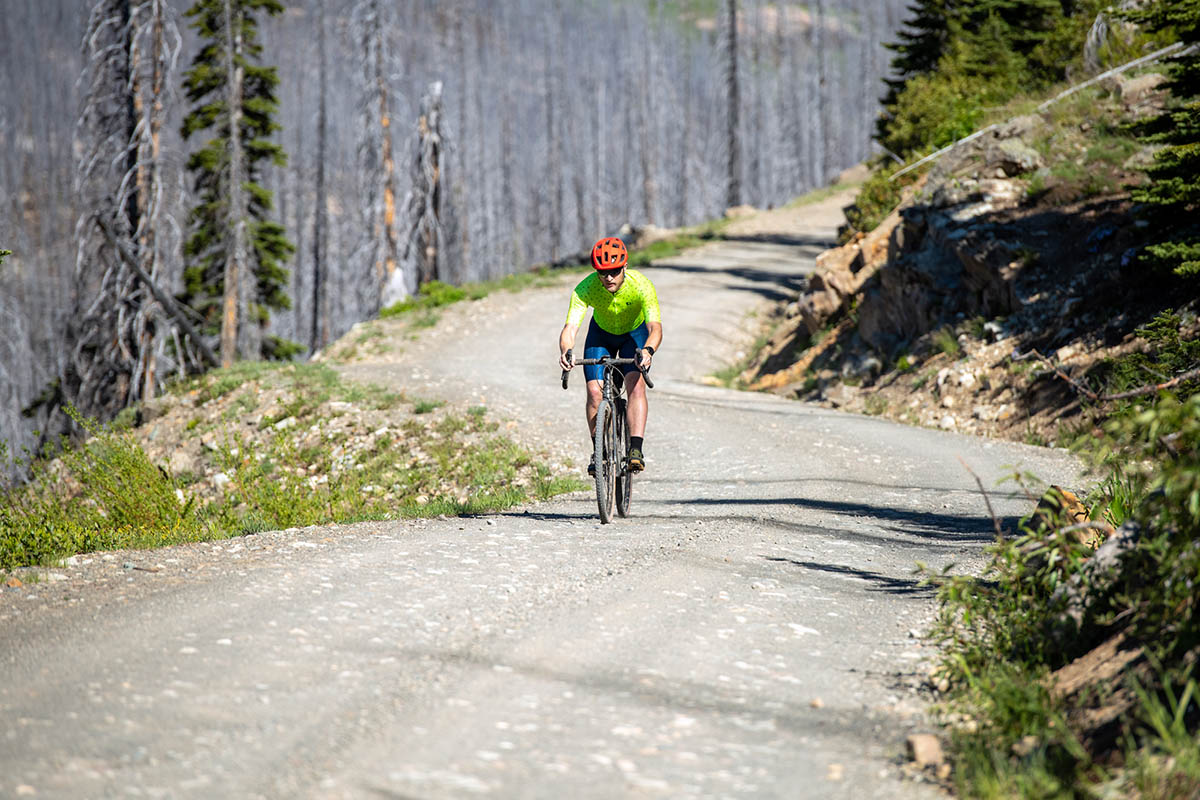 Gravel bike (descending)