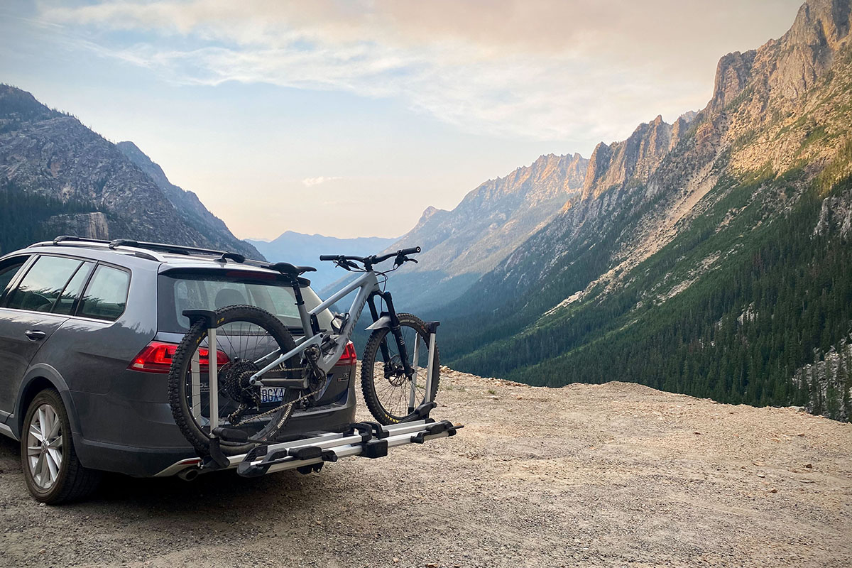 Hitch bike rack (Thule Helium Platform in mountains)