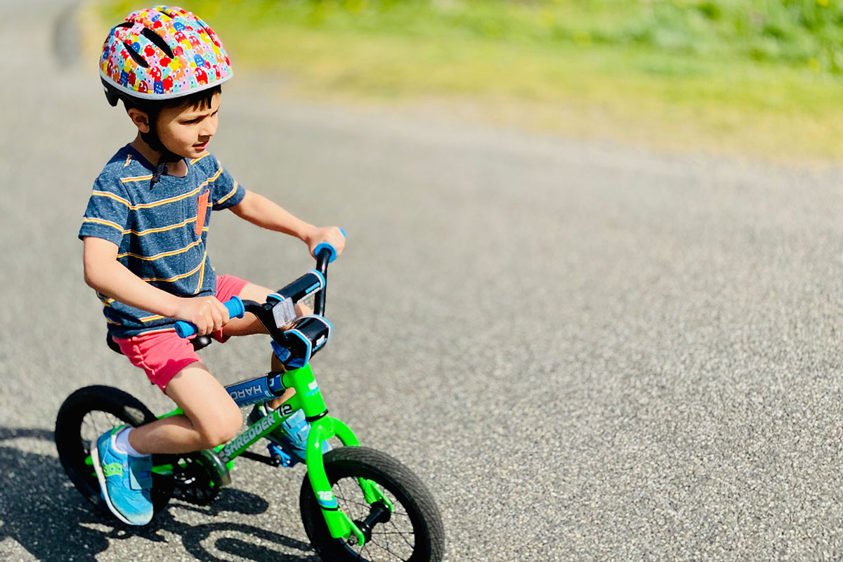 Haro Shredder Kids' Bike (pedalling)