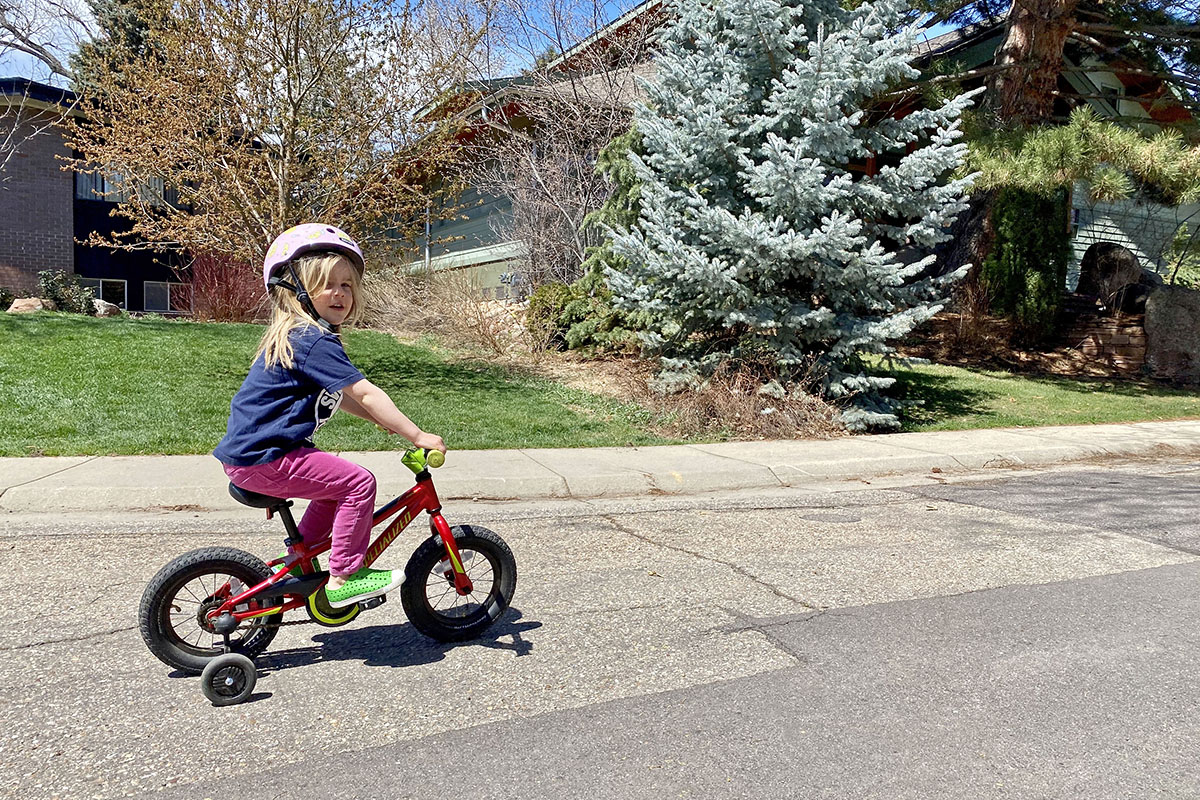Kids' bike (riding on street)