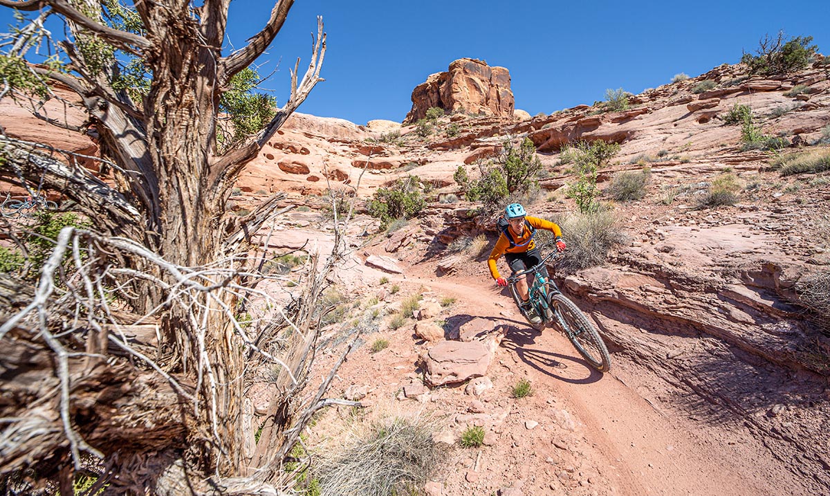 Mountain bike helmet (cornering in Fox Speedframe helmet)