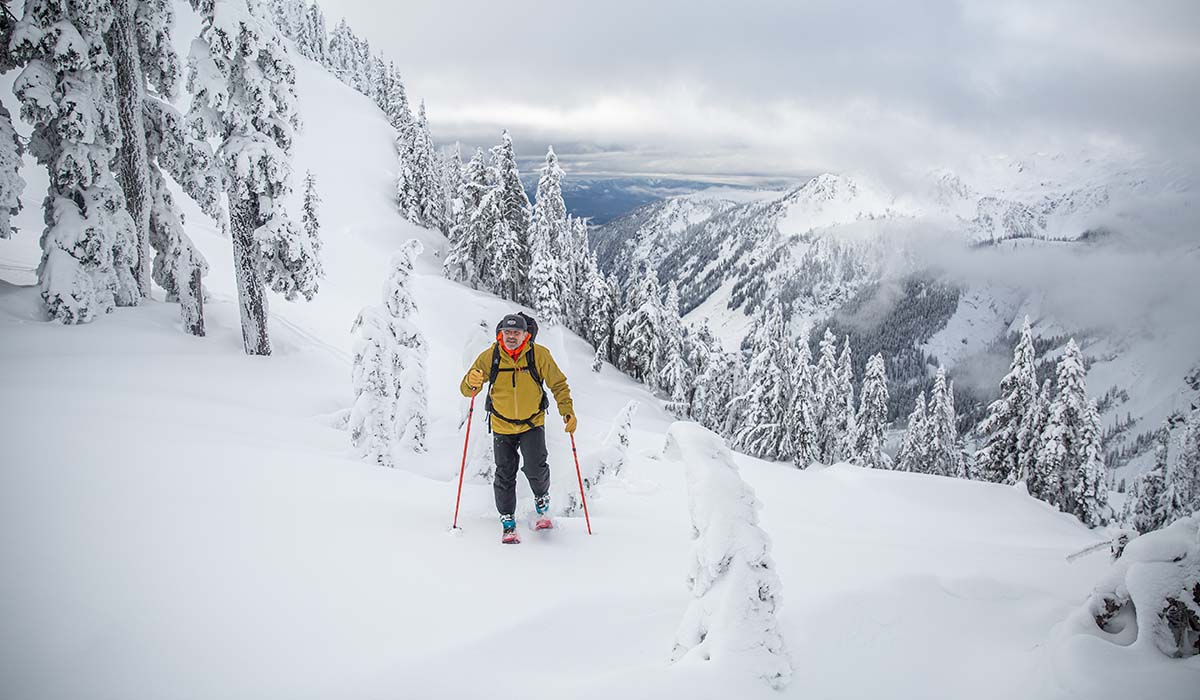 Backcountry ski bindings (skinning in mountains)