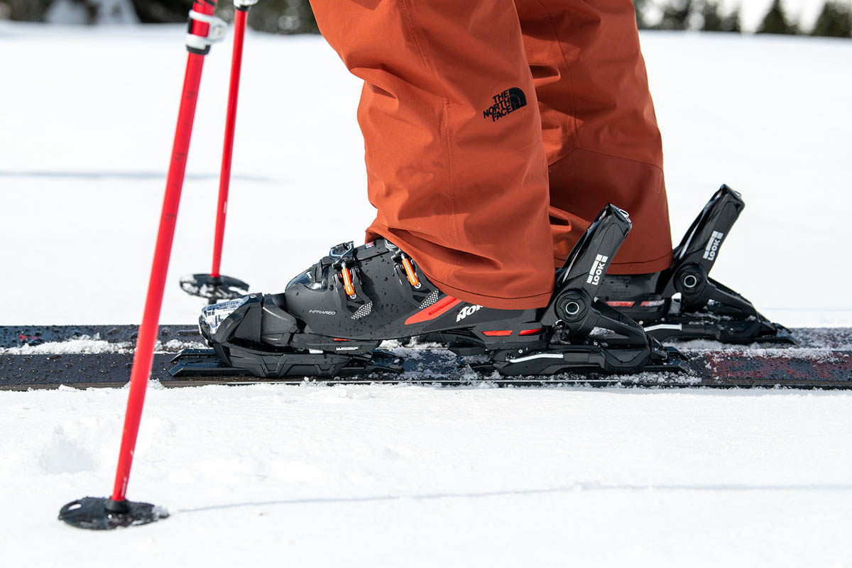 Ski bindings (profile of Look bindings on Rossignol skis)