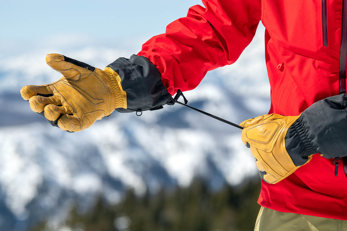 Ski glove (tightening wrist cinch on Black Diamond Guide)