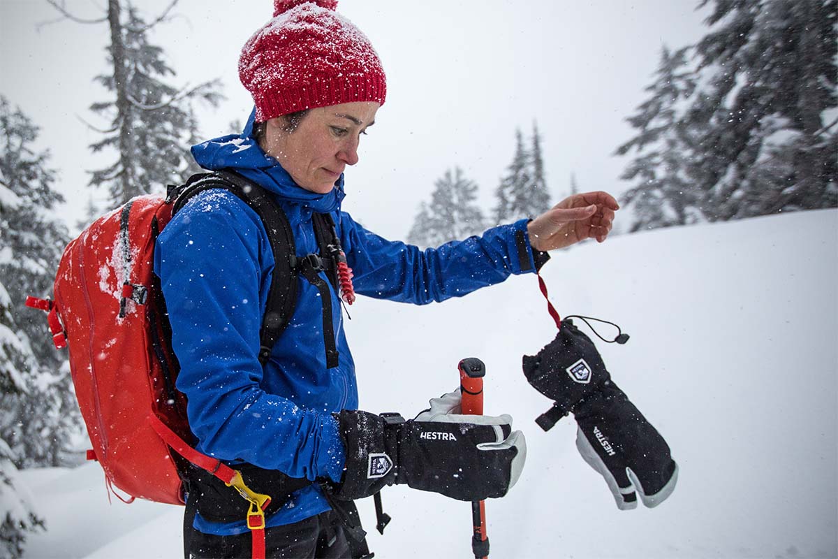 Ski gloves (wrist leash)