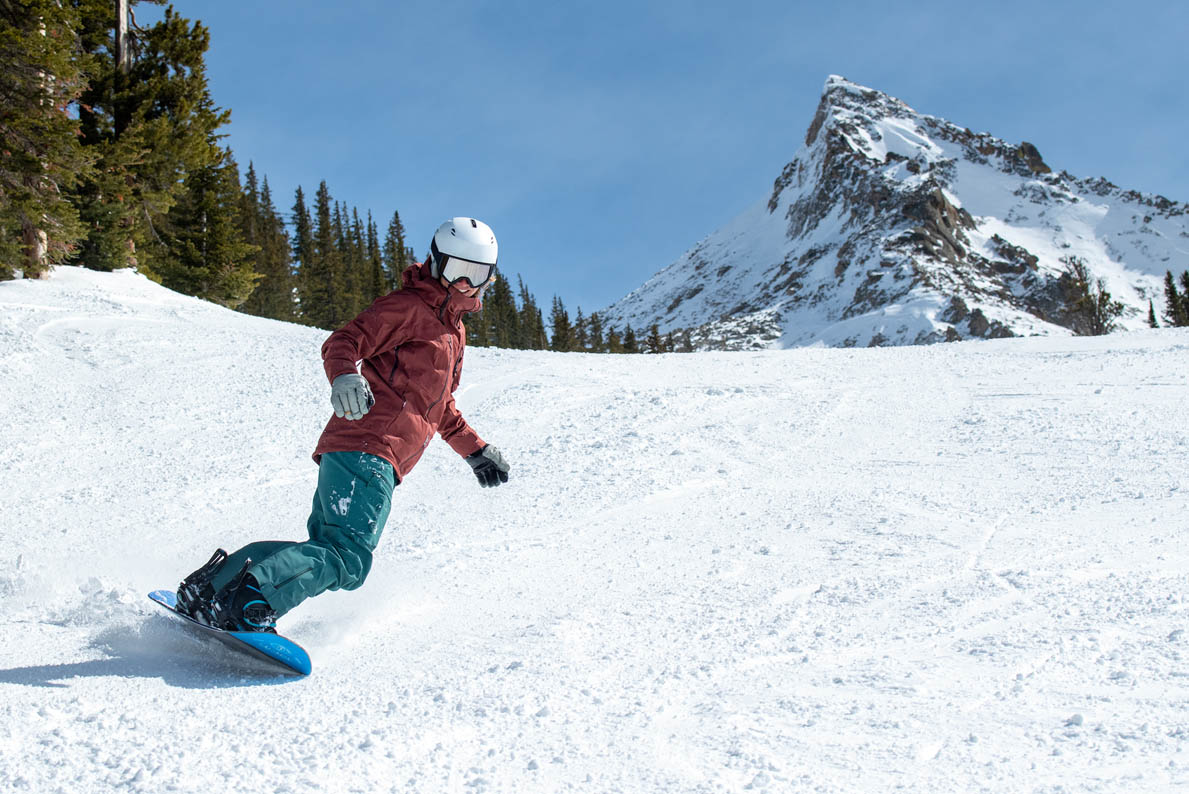 Ski goggle (Smith Squad Mag snowboarding in bright light)