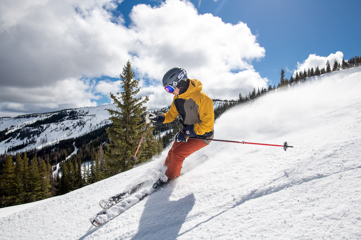 Ski helmet (resort skiing in the Scott Symbol)