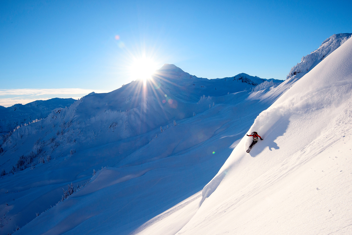 Snowboard gear (turning in powder)