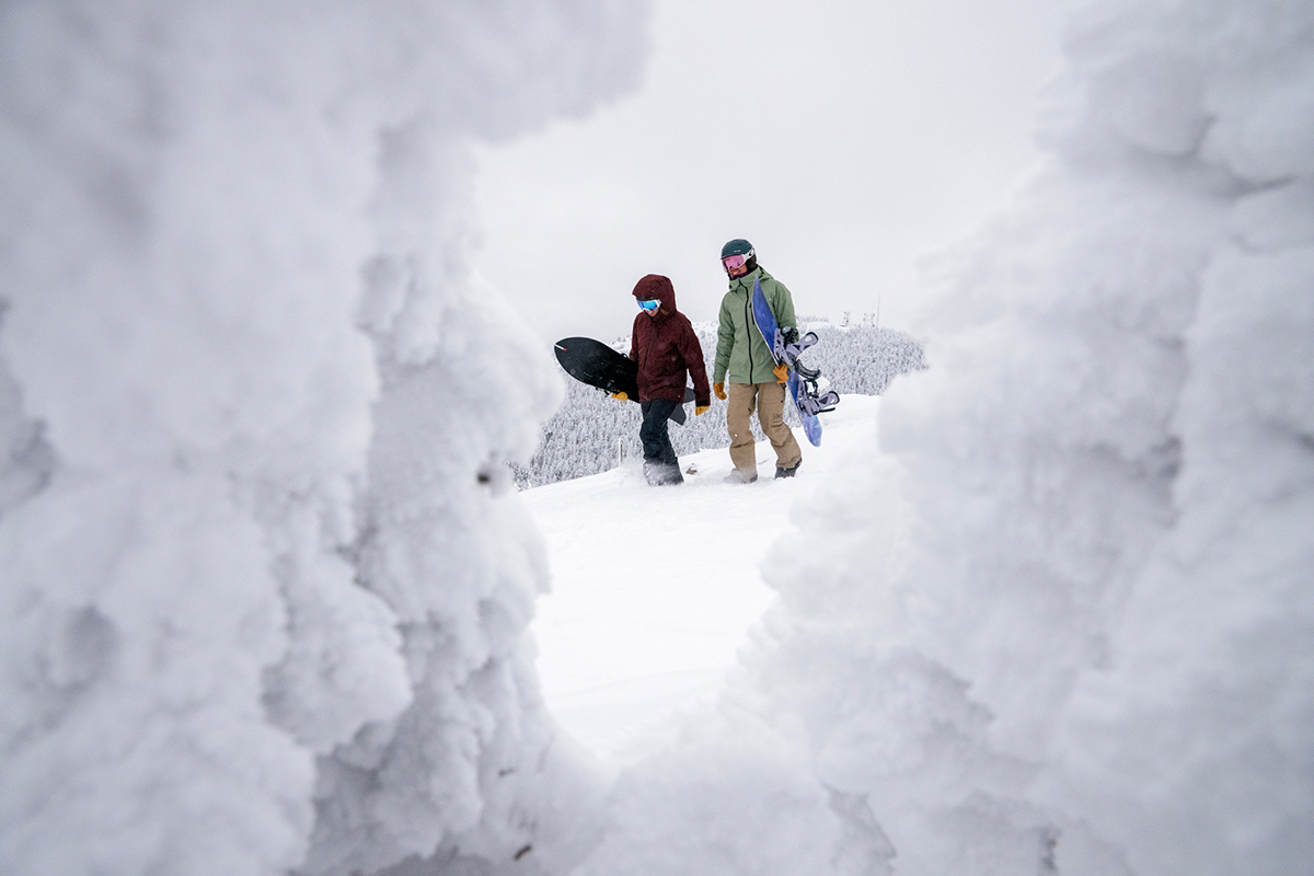 Snowboard gear (walking in snowy forest)