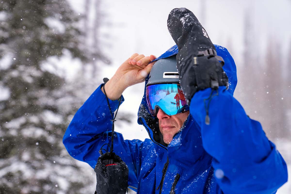 Using wrist leashes on Outdoor Research Mt Baker GTX Mitts