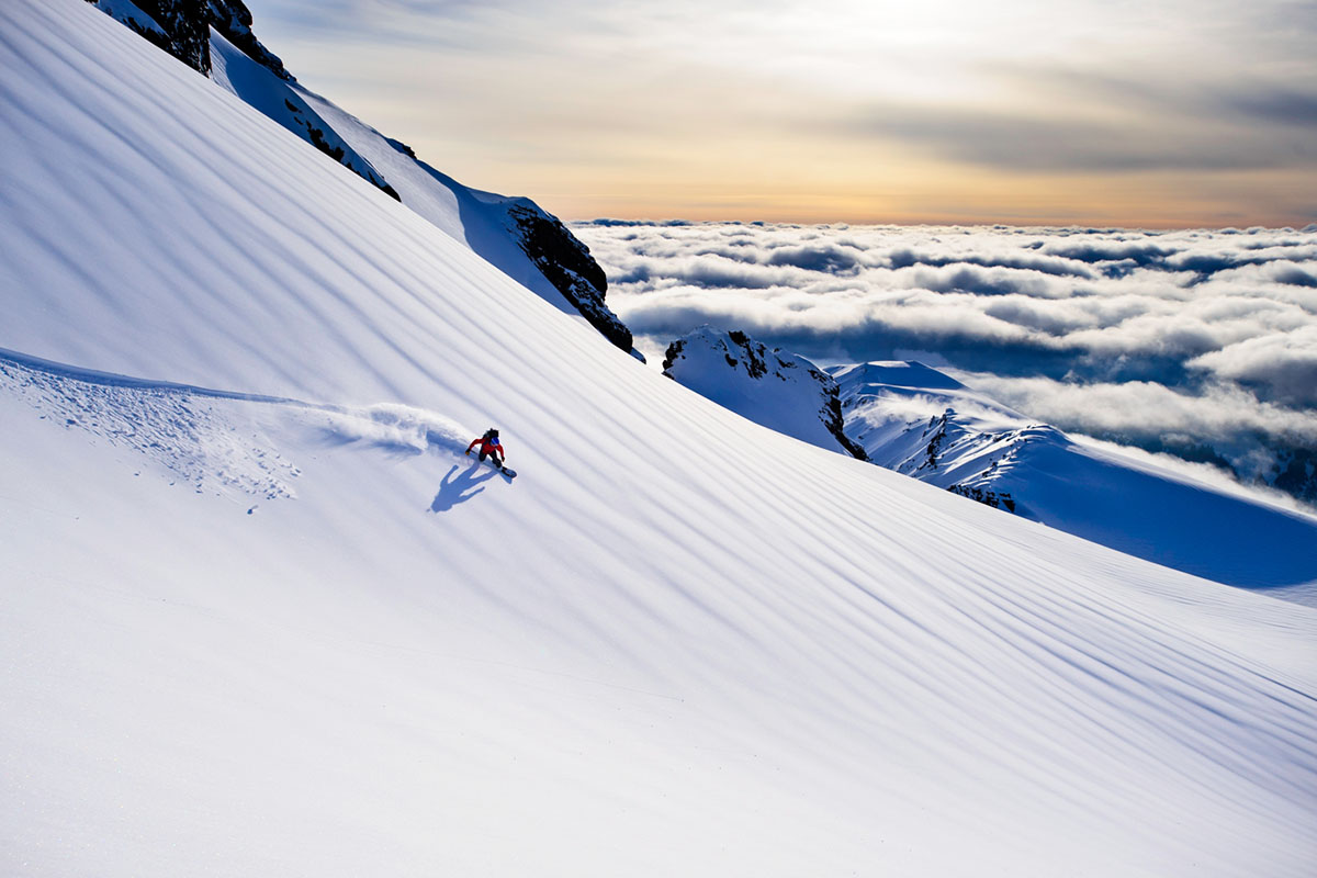 All-mountain snowboard (sweeping turn)