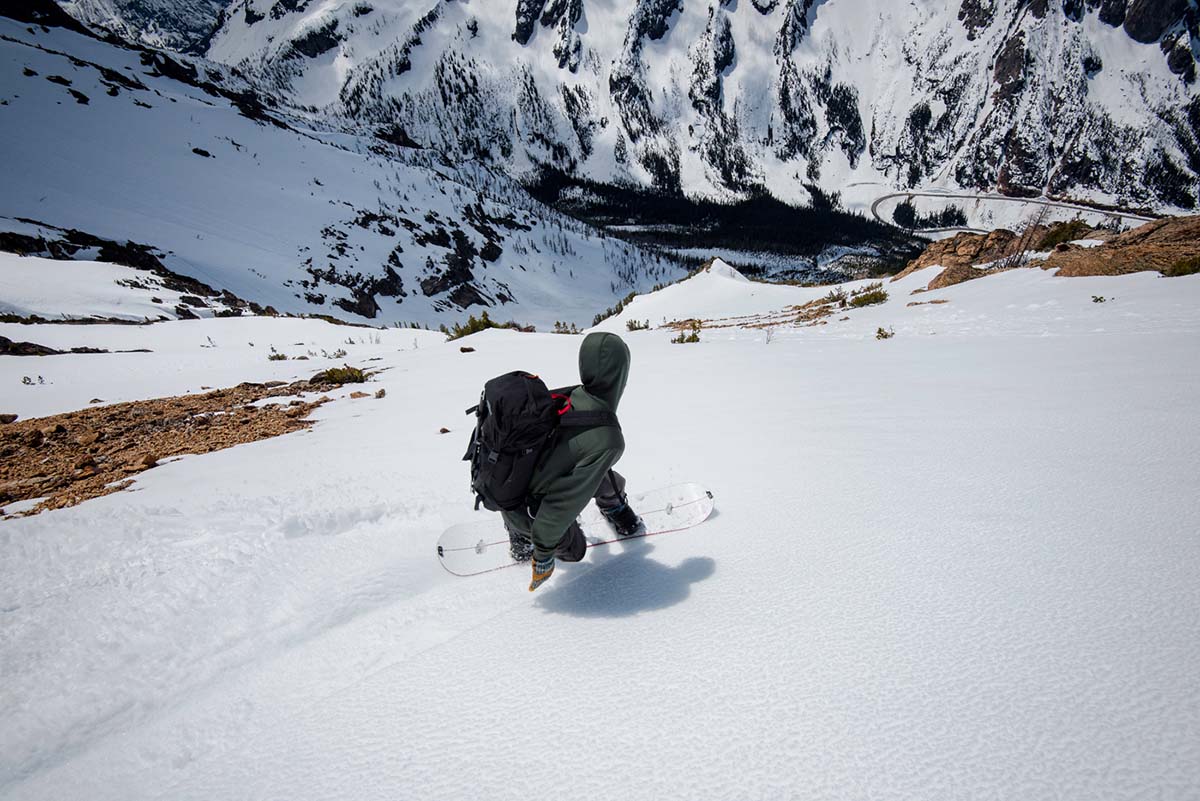 Splitboarding in the mountains (tight turns)