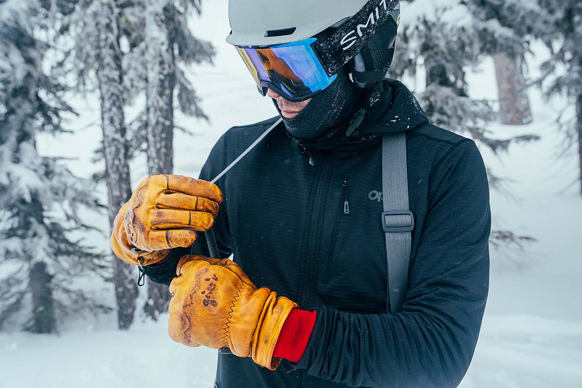 Adjusting suspenders on ski bibs with Give'r gloves