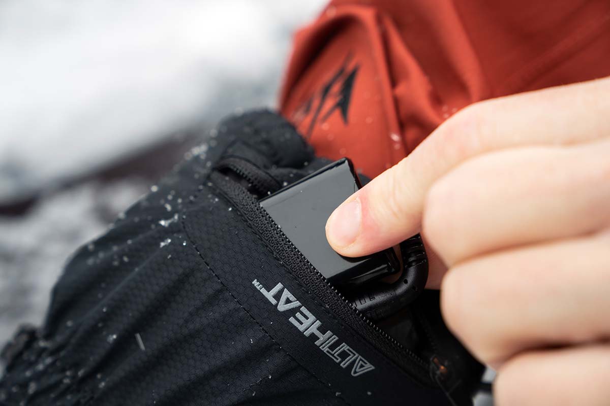 Outdoor Research ALTIheat heated mitten (battery pack)