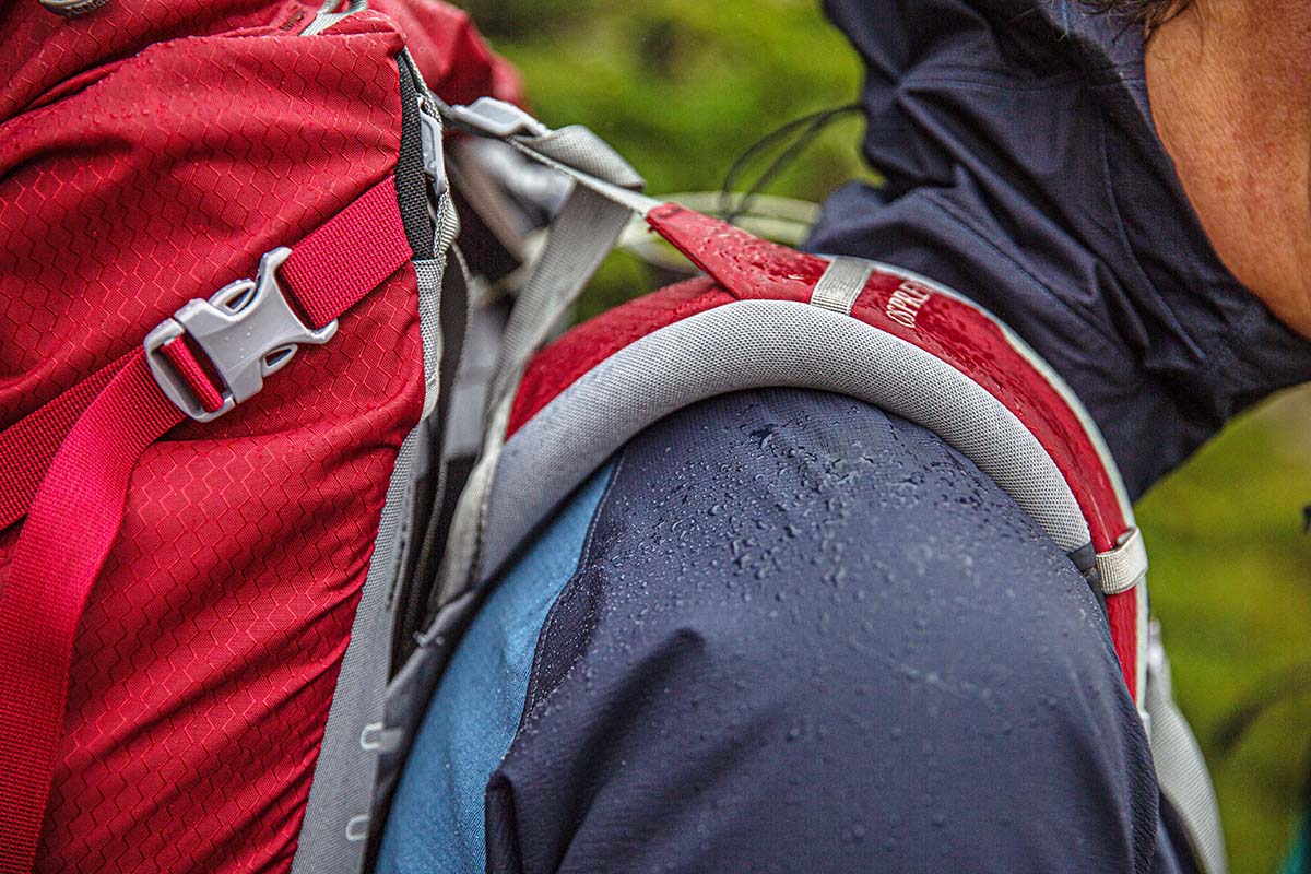 Padding on Osprey Ariel shoulder straps (women's backpacking backpacks)