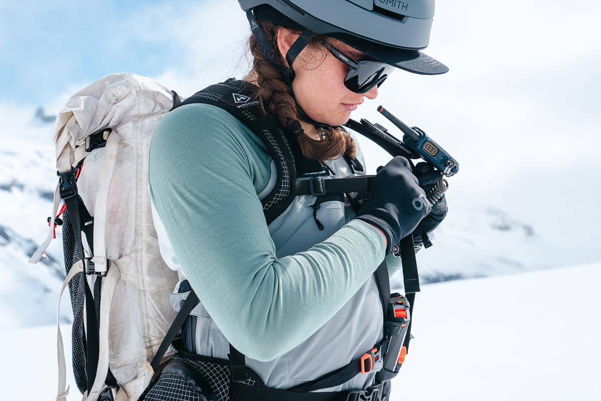 Women's baselayers (adjusting ski backpack)